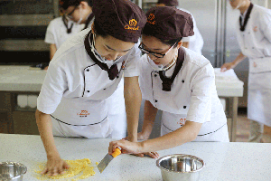 高中毕业是去打工好还是去学技术好?