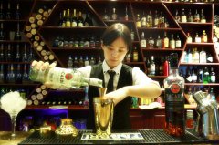 学英式调酒哪里好?郑州欧米奇调酒培训招生啦