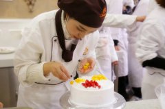 到郑州欧米奇学西点,让你做美丽的西点师