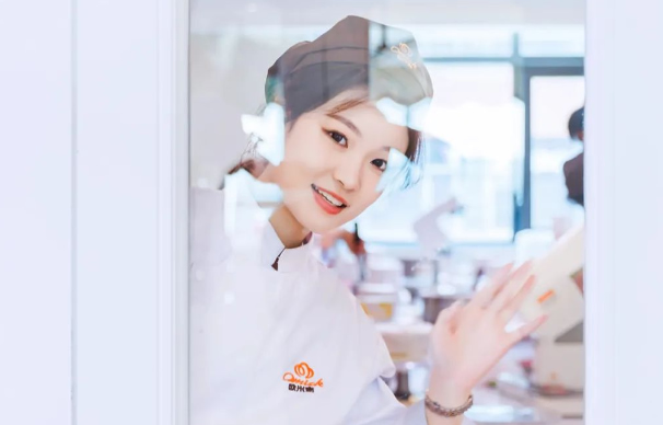 想学技能的女孩看过来!为你揭秘郑州欧米奇实训课堂!