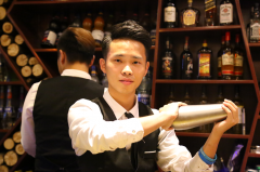 调酒师职业培训——对郑州欧米奇的告白！