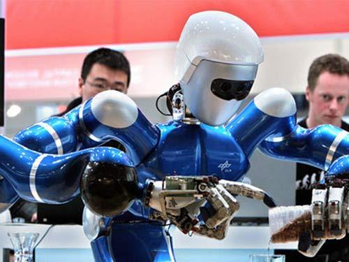 尝鲜:你见过机器人调酒师怎么调酒的吗?