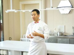 名师进校园丨冠军讲师卡森走进欧米奇课堂,传递西点的时尚与浪漫!