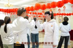 郑州欧米奇师生欢乐猜灯谜,喜迎元宵节!