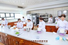 中高考之外的选择:他们学热门技术,开启别样精彩人生!