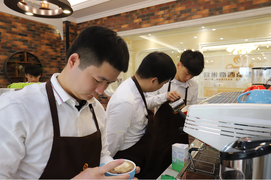 如何考取咖啡师资格证?需要专业培训吗?